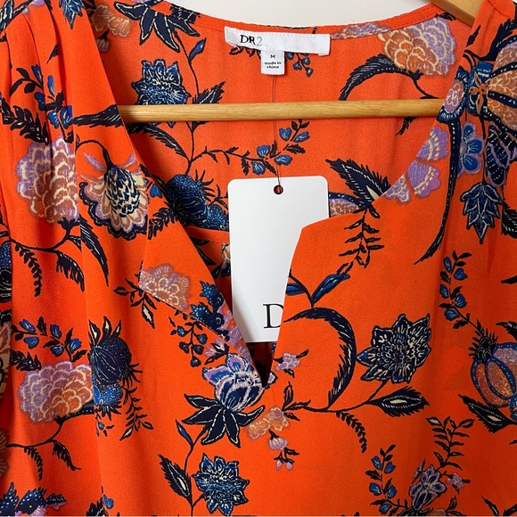COPY - DR2 Coral and Blue, Short Sleeves, V neck blouse size Medium, Casual blo… - Picture 3 of 5